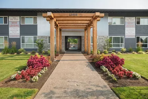 13555 SW Jenkins Rd, Cedar Hills, OR 97005