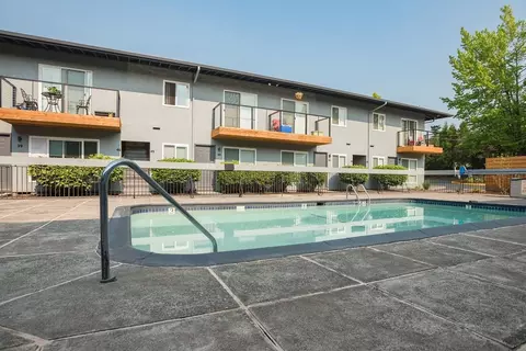 13555 SW Jenkins Rd, Cedar Hills, OR 97005