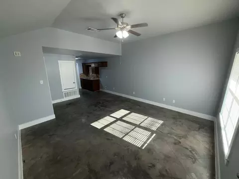 1014 S 10th St, Temple, TX 76504