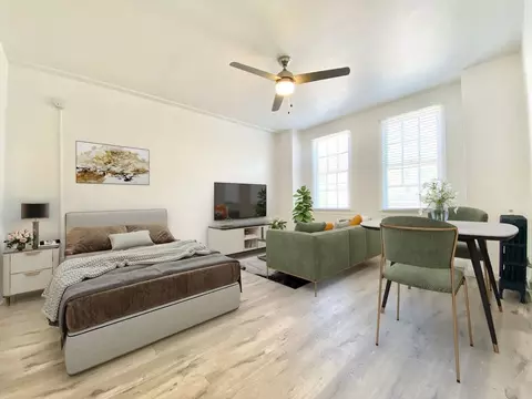 2505 W 6th St, Los Angeles, CA 90057