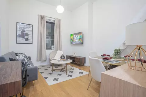200 E 11th St, New York, NY 10003
