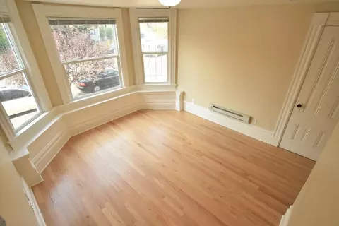 4114 Howe St, Oakland, CA 94611
