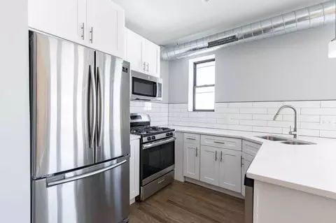 1106 W Newport Ave, Chicago, IL 60657