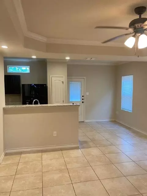 7030 Lakeview Dr, San Antonio, TX 78244