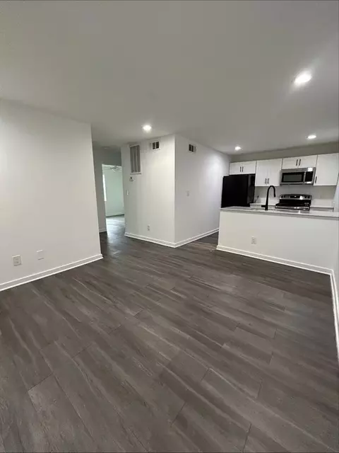 321 E 8th St, Dallas, TX 75203