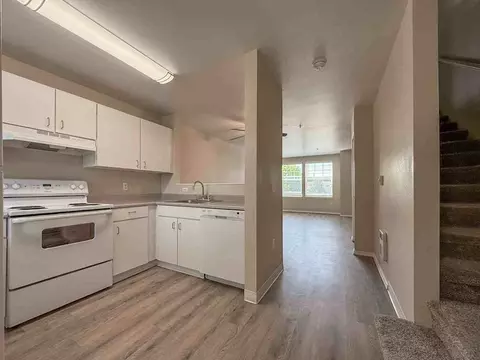 800 NE Roberts Ave, Gresham, OR 97030 photo 8