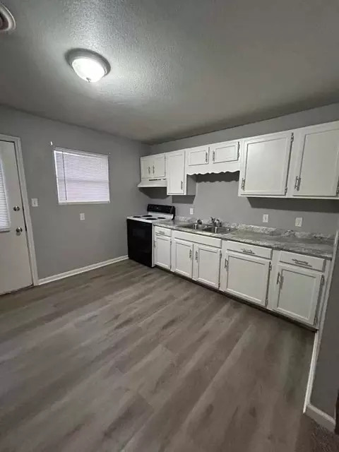 1301 E 9th St, Pittsburg, KS 66762 photo 3