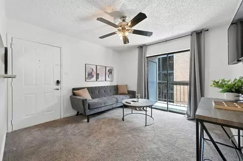 1071 Clayton Ln, Austin, TX 78723