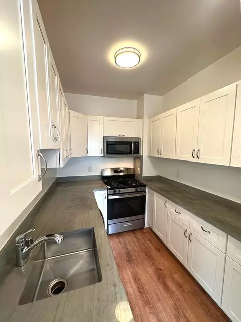 1379 10th Ave, San Francisco, CA 94122
