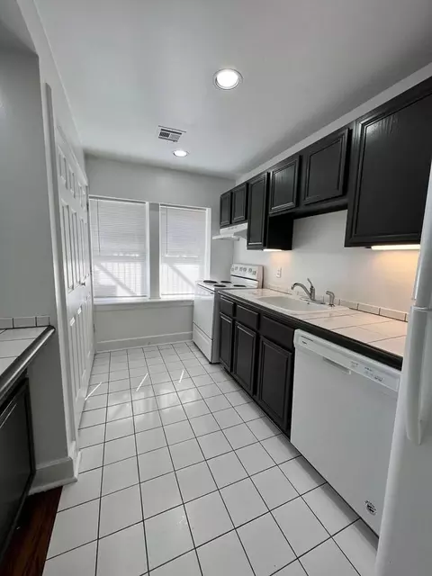 1530 E 14th St, Tulsa, OK 74120
