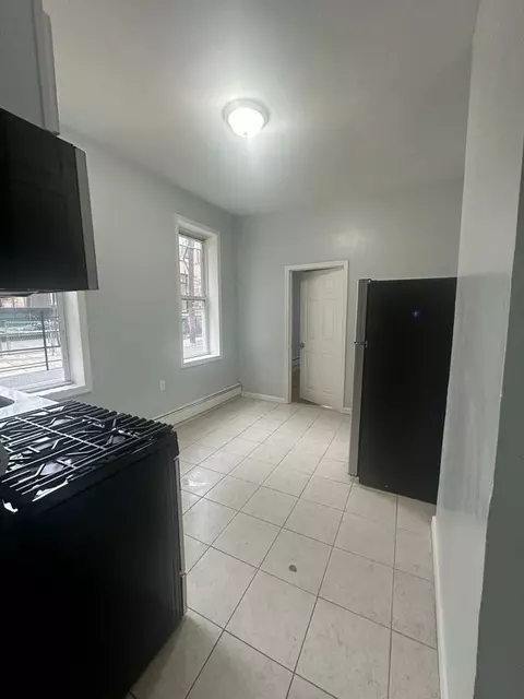 810 West St, Union City, NJ 07087