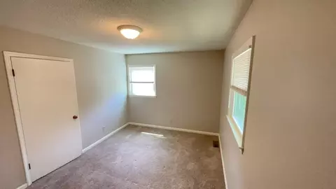 Dove Cir, Clemson, SC 29631