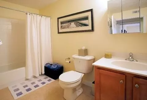 4500 Westport Woods Ln, Louisville, KY 40245