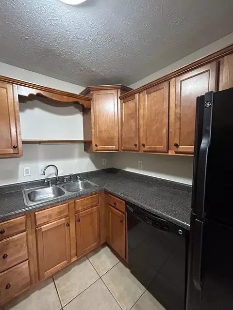 4500 Westport Woods Ln, Louisville, KY 40245