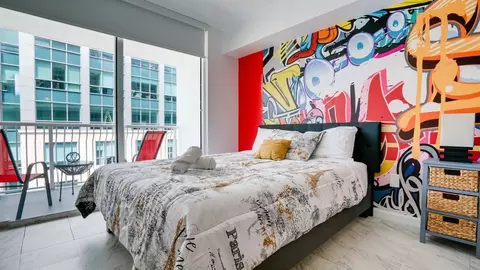 1 NW 12th St, Miami, FL 33136