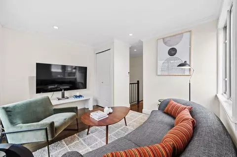 W 19th St, New York, NY 10011