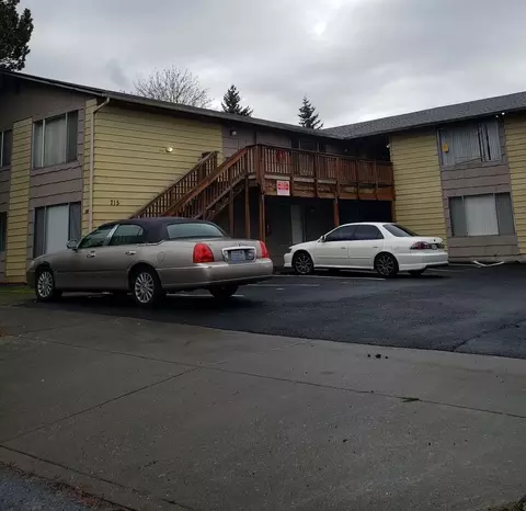 715 E 19th St, Vancouver, WA 98663