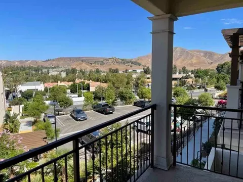 4240 Las Virgenes Rd, Calabasas, CA 91302