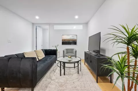 227 E 59th St, New York, NY 10022