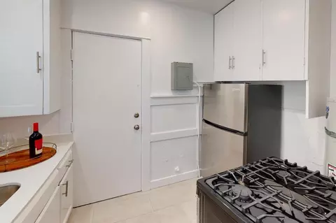 11676 Darlington Ave, Los Angeles, CA 90049