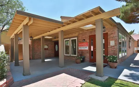 7227 N Mesa St, El Paso, TX 79912