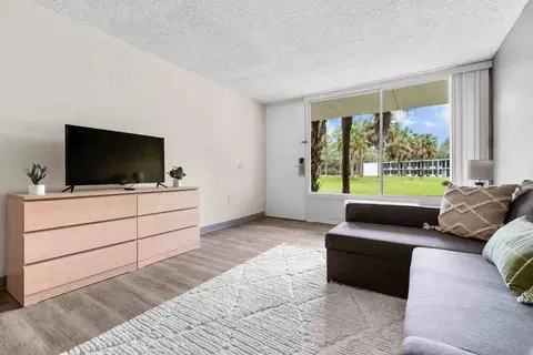 1057 Broward Rd, Jacksonville, FL 32218