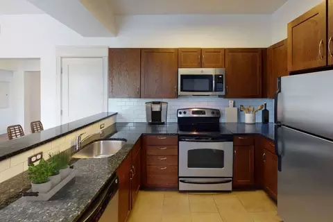 3430 Gillham Rd #12, Kansas City, MO 64111