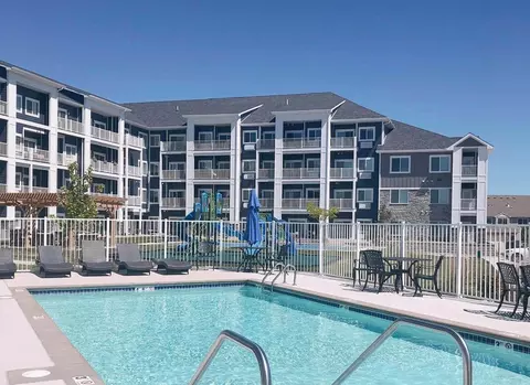 595 88th St #213, West Des Moines, IA 50266