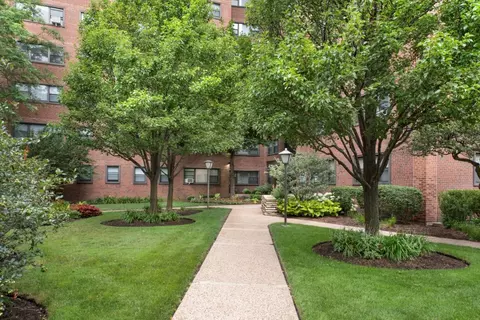 5550 S Dorchester Ave #1102, Chicago, IL 60637