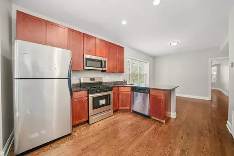 7340 N Hoyne Ave #7360-2, Chicago, IL 60645