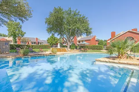 200 W Bear Creek Dr #131, Euless, TX 76039