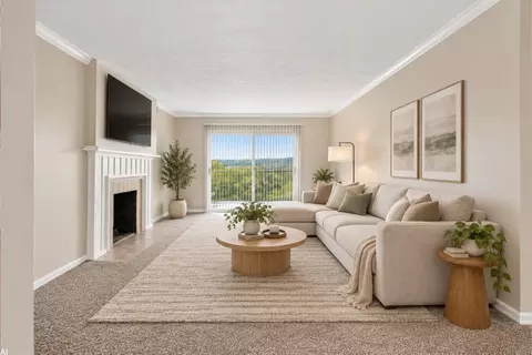 8204 Wooster Pike #8216-B, Cincinnati, OH 45227