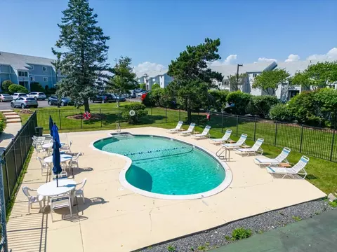 12 Sea Breeze Ln #16F, Nahant, MA 01908