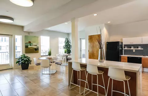 2915 Ball St #02-2917, Galveston, TX 77550