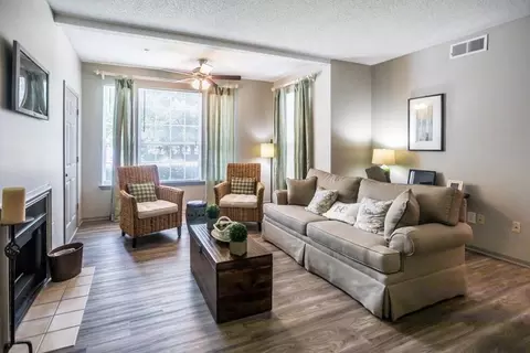 1907 N Bailey Woods Dr #204, Collierville, TN 38017