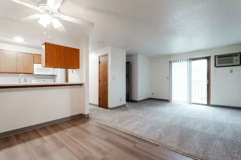 4435 NW 86th St #4427-20, Urbandale, IA 50322