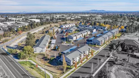 900 NE Warner Pl, Bend, OR 97701 photo 1
