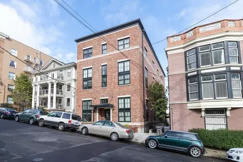 2165 SW Yamhill St #111, Portland, OR 97205