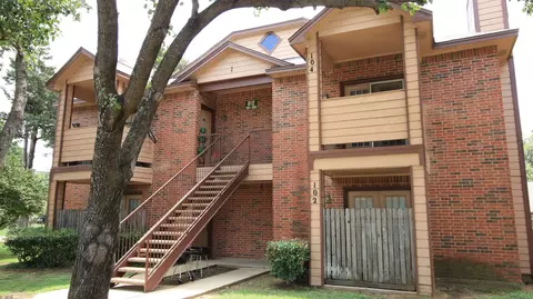 812 N Center St #501, Arlington, TX 76011