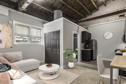 715 S 3rd St #205, Philadelphia, PA 19147