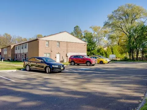 1 Janper Ct #28, Woodlawn, MD 21207