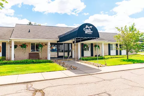 23600 Lamplighter Dr #27-1401, Southfield, MI 48075