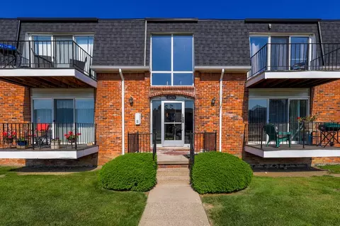 23600 Lamplighter Dr #27-1401, Southfield, MI 48075