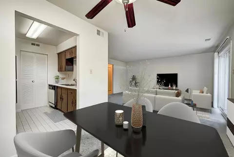 1182 Quail Run Dr #1160-3B, Columbus, IN 47201