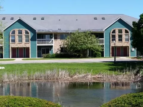 2010 S East Ave #2012-16, Waukesha, WI 53189