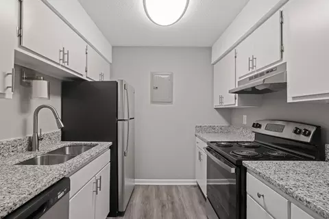 1136 W College St #300-B, Liberty, MO 64068