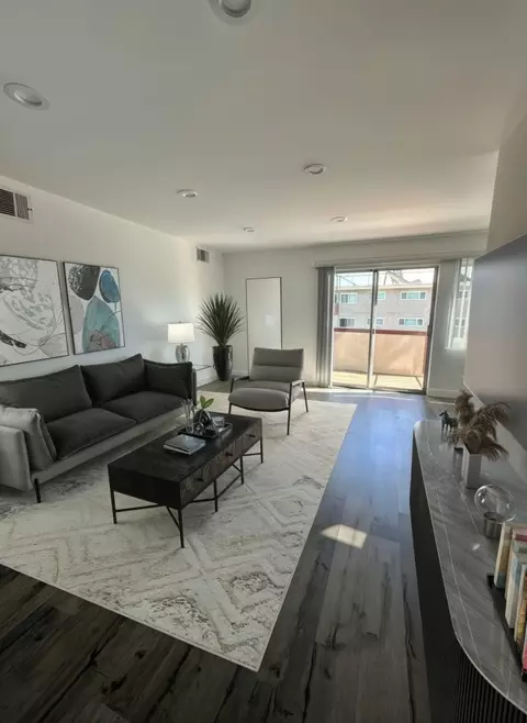 22035 Burbank Blvd #S-241, Los Angeles, CA 91367