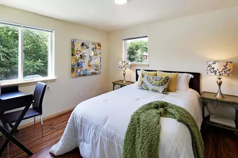 5246 Brooklyn Ave NE #003, Seattle, WA 98105