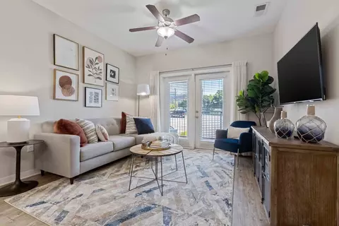 200 S Academy St #2423, Greenville, SC 29601