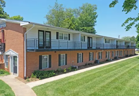 1010 Oak Grove Rd, Winston Salem, NC 27103
